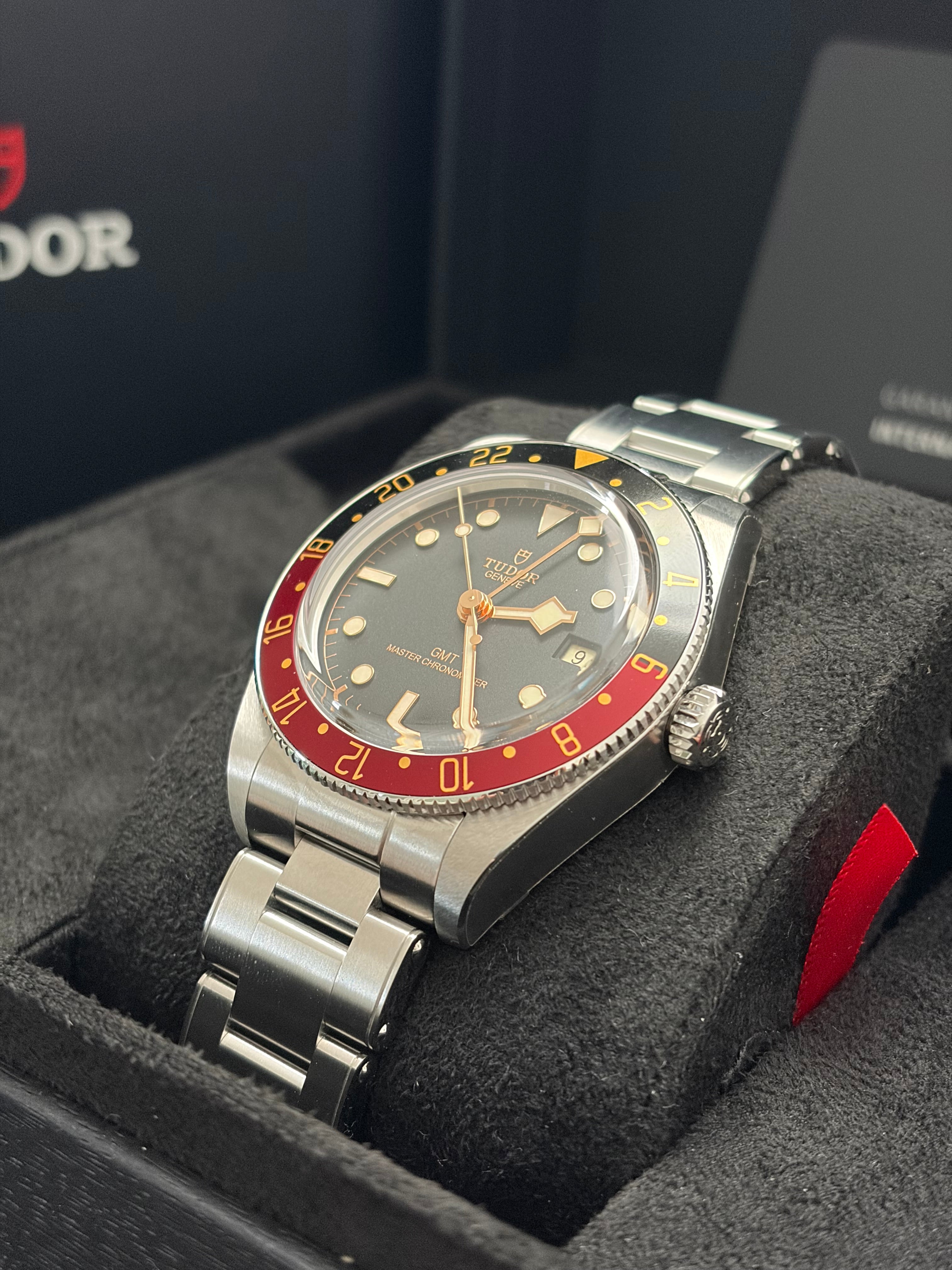 TUDOR Black Bay 58 GMT, black and burgundy bezel, steel bracelet, PROMOTION