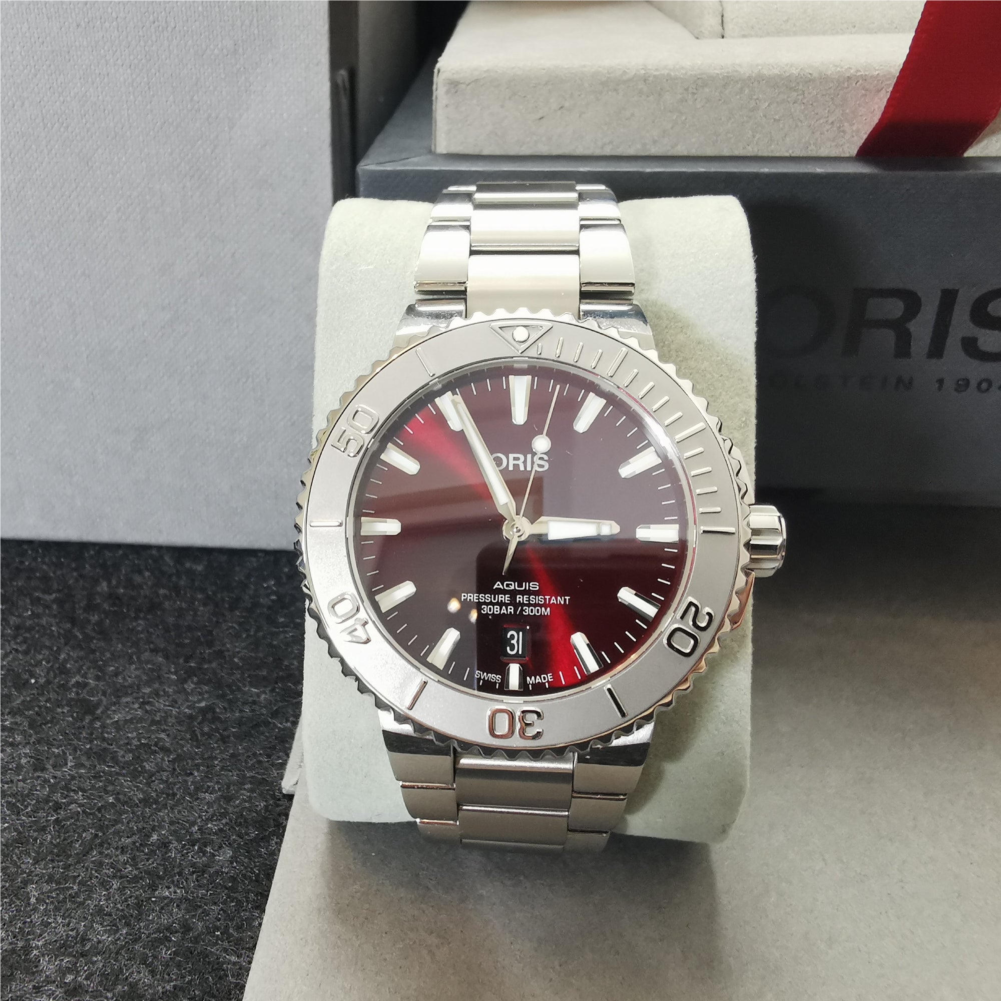 ORIS Aquis Cherry Red